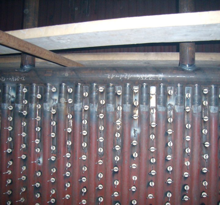 Kotel na lebdečo plast - Prikaz navarjenih sider na plašč kotla (4)